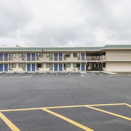 Motel 6 Kansas City, Mo - Airport Exteriör bild