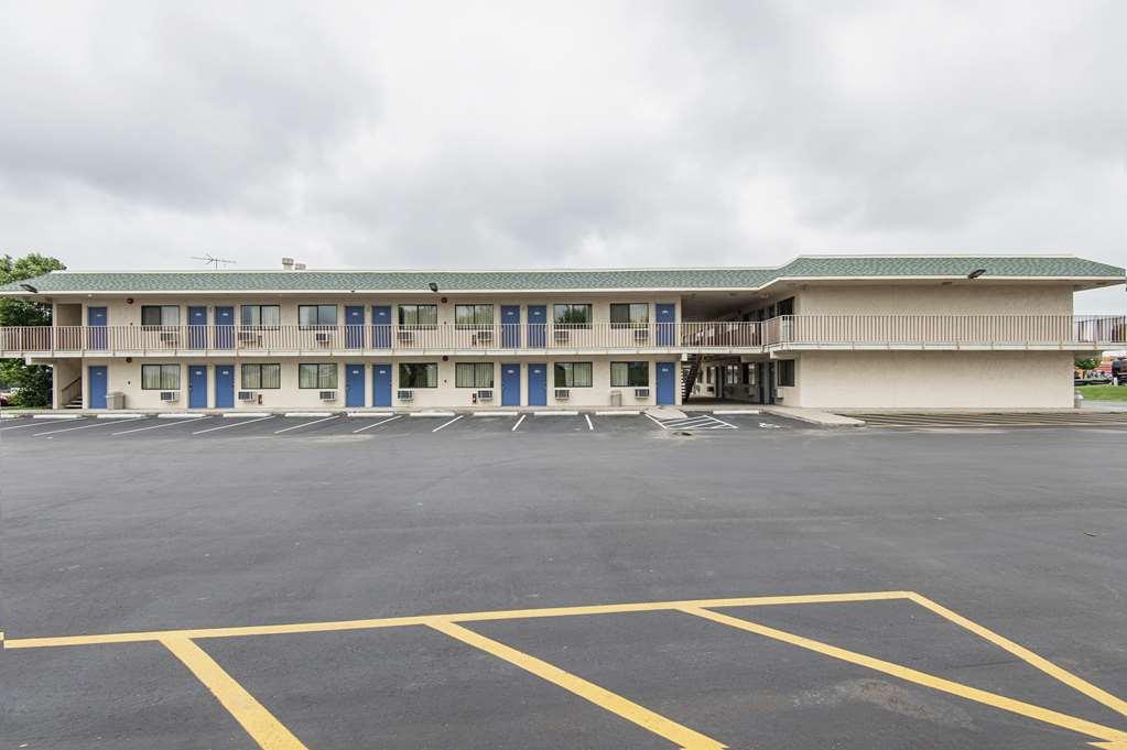 Motel 6 Kansas City, Mo - Airport Exteriör bild