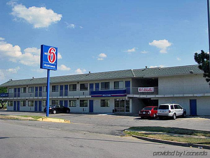 Motel 6 Kansas City, Mo - Airport Exteriör bild